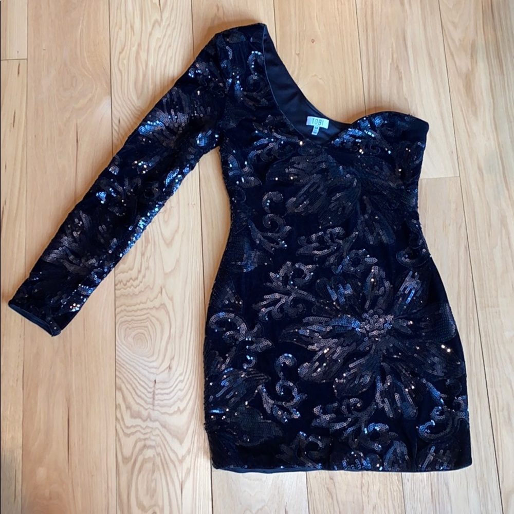 One shoulder dress